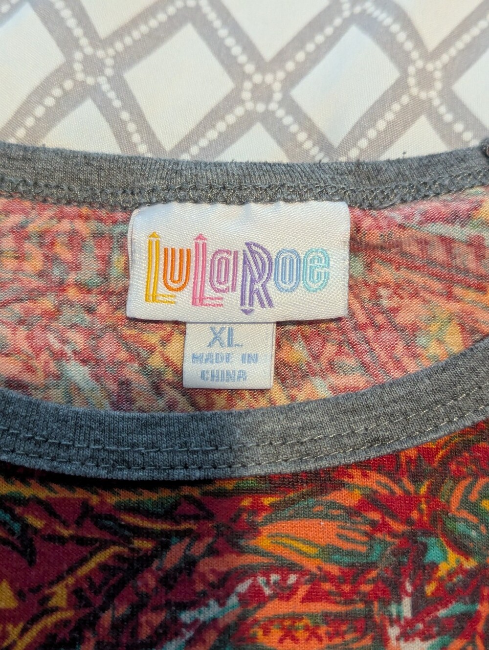 LulaRoe Randy Red Paisley Raglan Top - Picture 2 of 4
